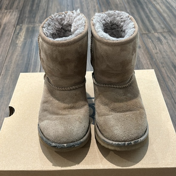 Kids Uggs - Picture 4 of 4